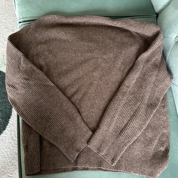 Old navy brown v neck sweater size medium - Picture 4 of 4